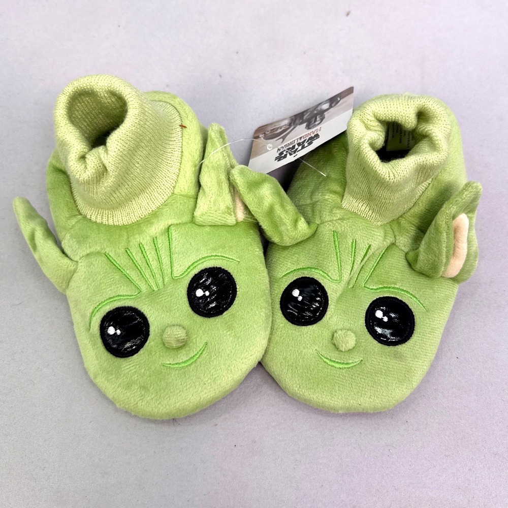 Star Wars The Mandalorian Grogu Baby Yoda Plush Slippers Size 9-10 Green NWT